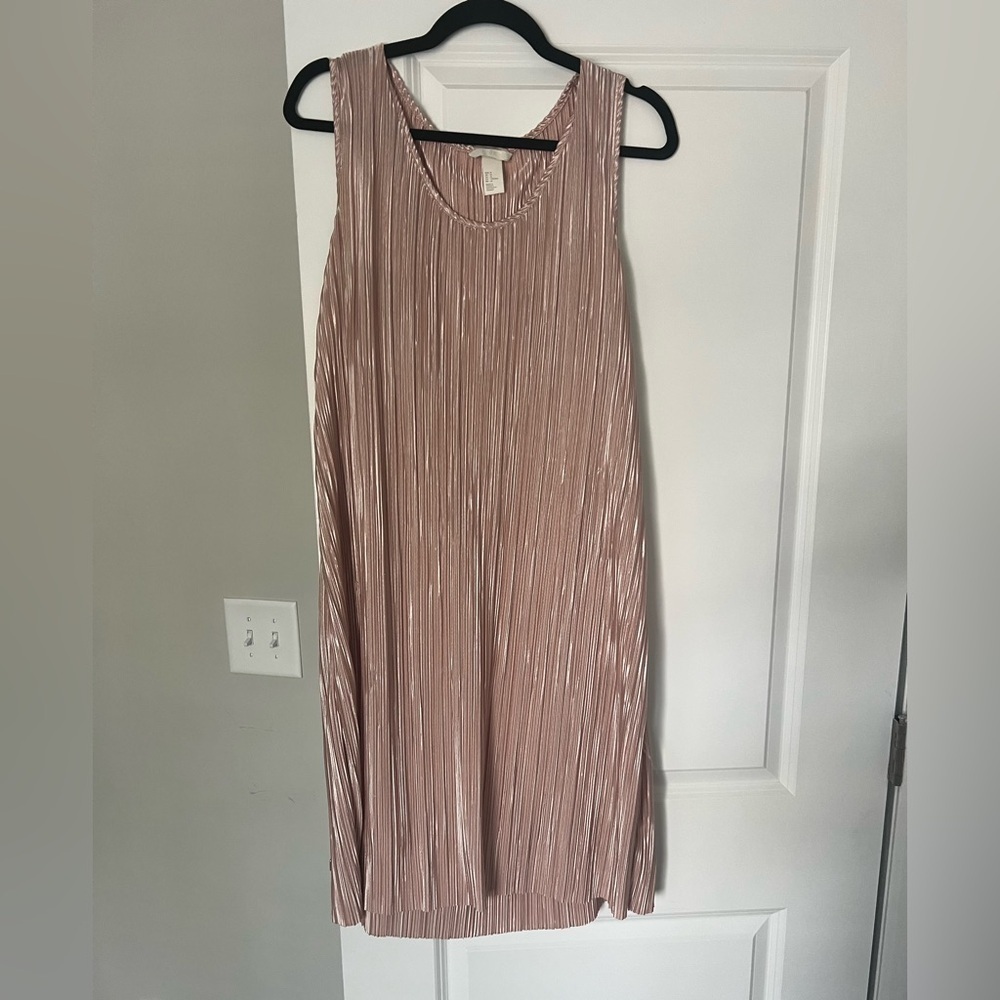 H&m Pale Pink pleated dress - Picture 2 of 4